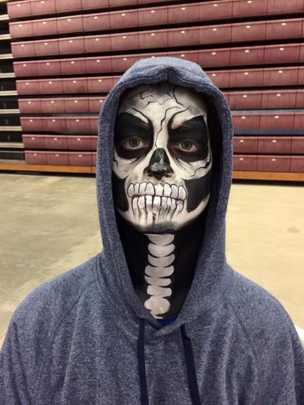 Face Painting Illusions and Balloon Art Image